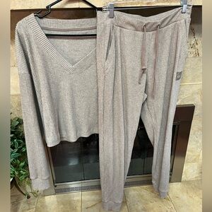 ALO Yoga Cozy Tan Lounge Set